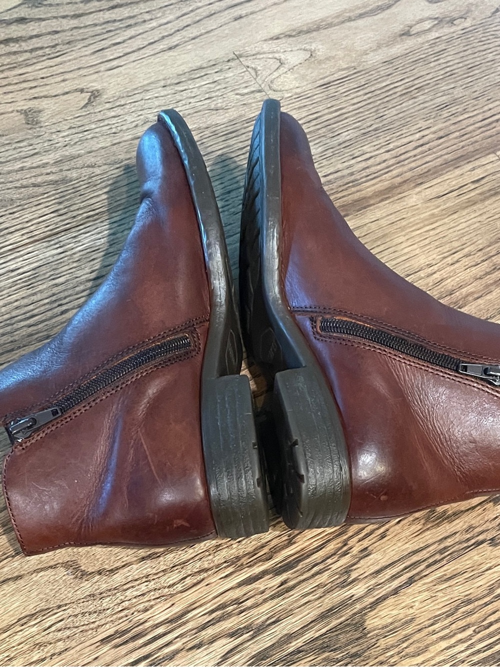 NWT Born Leather Side Zip Chelsea Boots size 6 - Picture 3 of 8